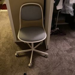 Chair Nice Color Need Little Cleaning  