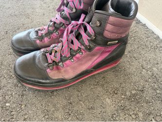 Men’s vintage Lowa boots