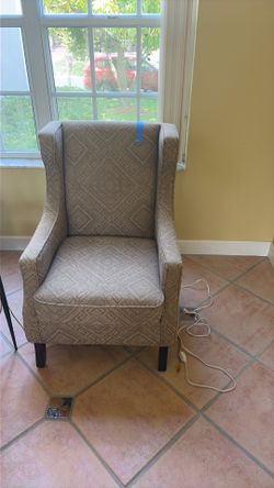 Free 2 winged chairs