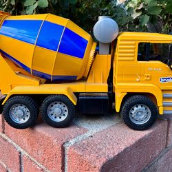 BRUDER MAN CEMENT MIXER TRUCK