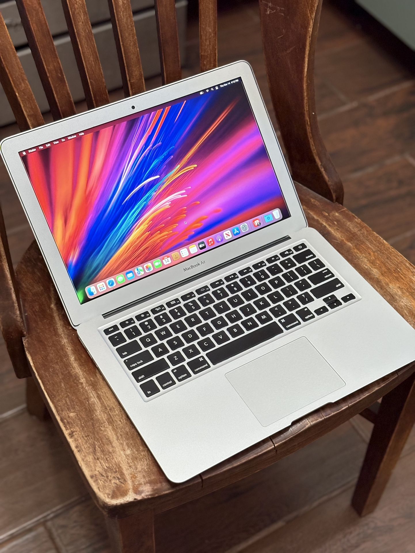 2015 MacBook AIR i7 8gb Ram 256gb SSD