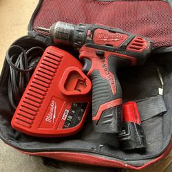 Milwaukee Drill Driver With Charger and Two Batteries In Good Condition 