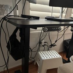 Black Desk 