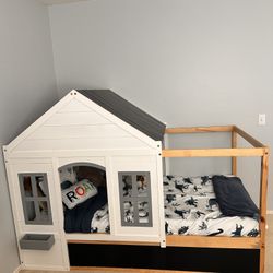 Twin House  Bed