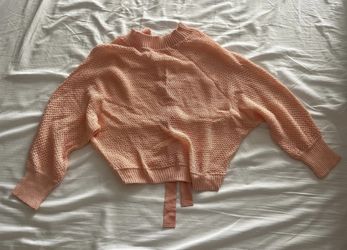 Peach pink summer sweater with ribbon