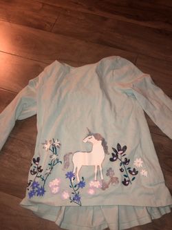 Girls size 6 long sleeve