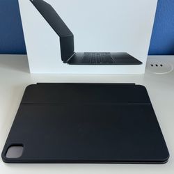 Magic Keyboard for 13 inch M4/M5 iPad Pro