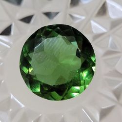 12.50 Ct Loose Alexandrite Like Chrysoberyl Color-Change Round Cut Gemstone. This rare gemstone is a 12.50 Ct loose Alexandrite Like Chrysoberyl with 
