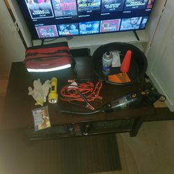 NICE CAR SAFTEY KIT.