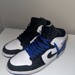 Jordan 1 Mid Royal Black Toe