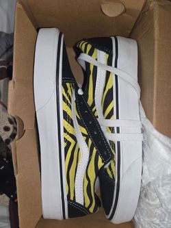 Vans Old Skool 'Zebra'  size 4.5 men 6 women
