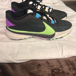Limited  Edition, Nikes, Men’s Shoes, Size 11