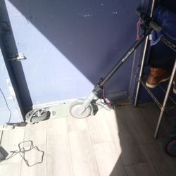  .. PARTS ONLY SCOOTER .. $50W/CHARGER