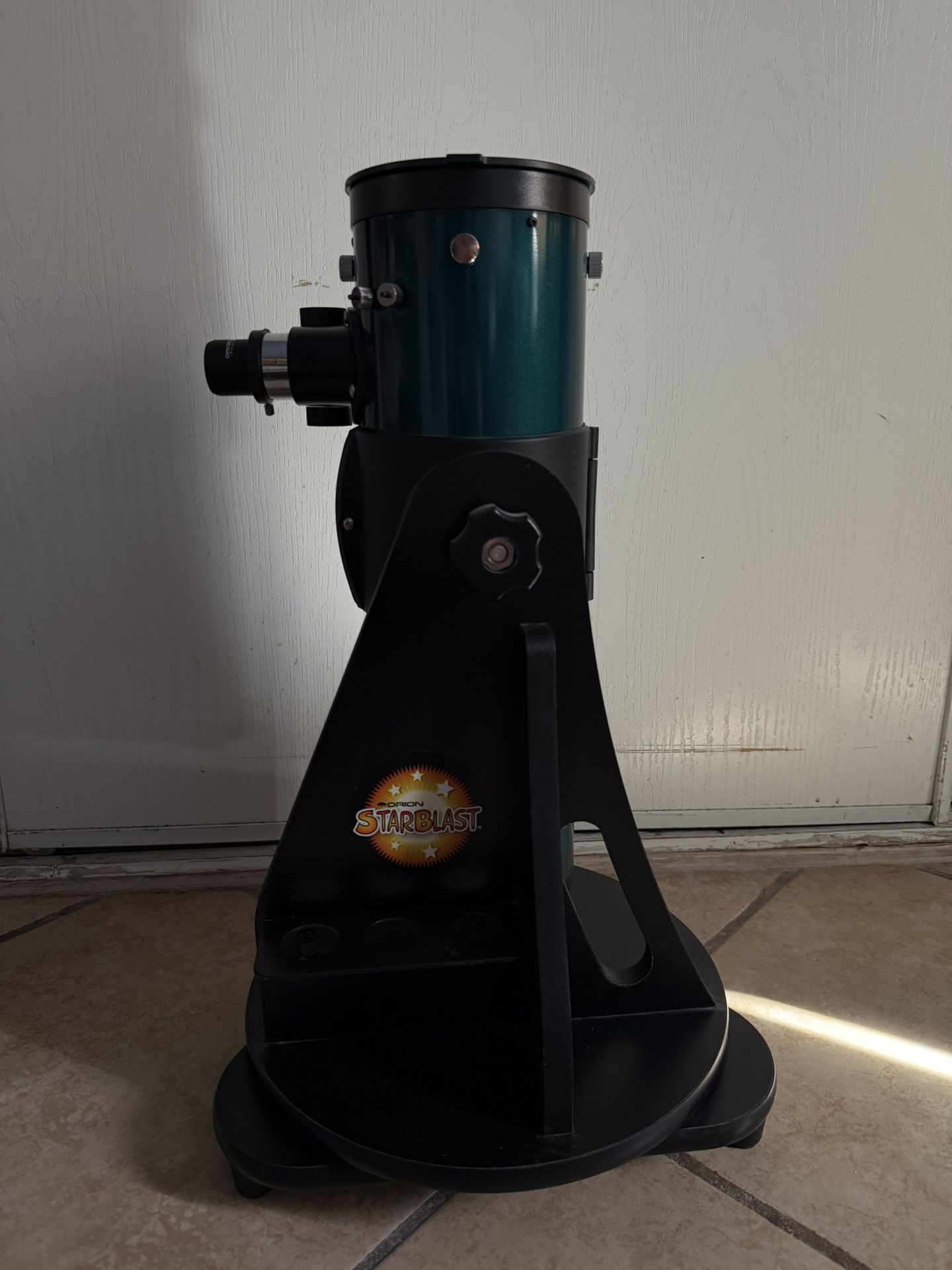 Orion StarBlast 4.5 Astro Reflector Telescope