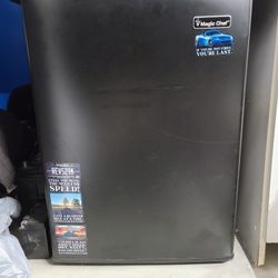 Magic Chef Mini Refrigerator