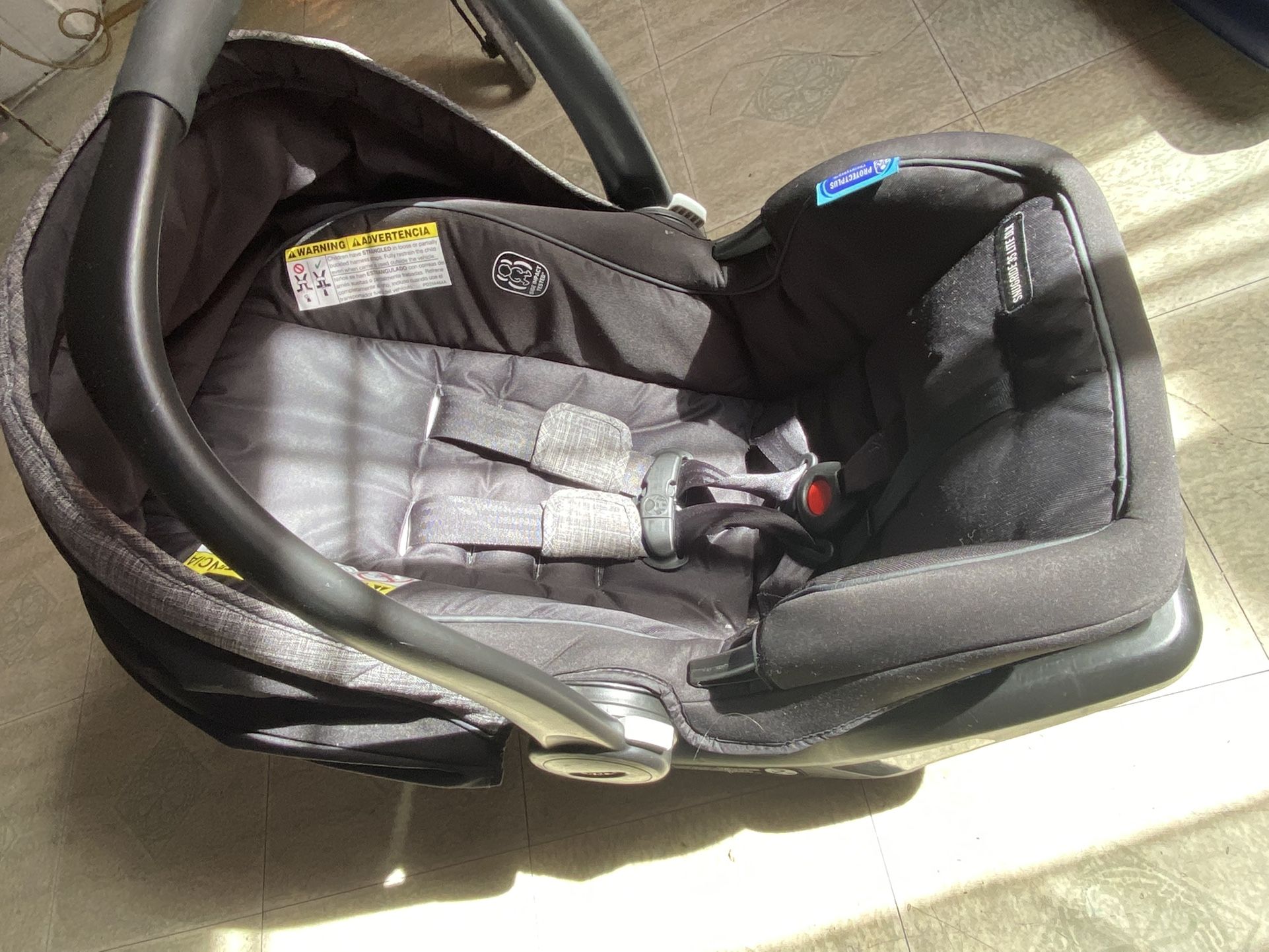 GRACO CAR SEAT/// Asiento de carro Graco