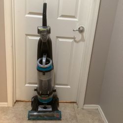 Bissell bagless Vacuum Cleaner with turbo brush attachment  and Automatic Cord Rewind   (Nearly New Condition)