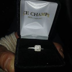 14k White Gold Woman's Ring (Size 7)....NEW NO TRADE