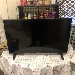 Like New 32” Insignia TV