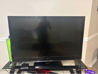 Flat screen 43 inch could b bigger