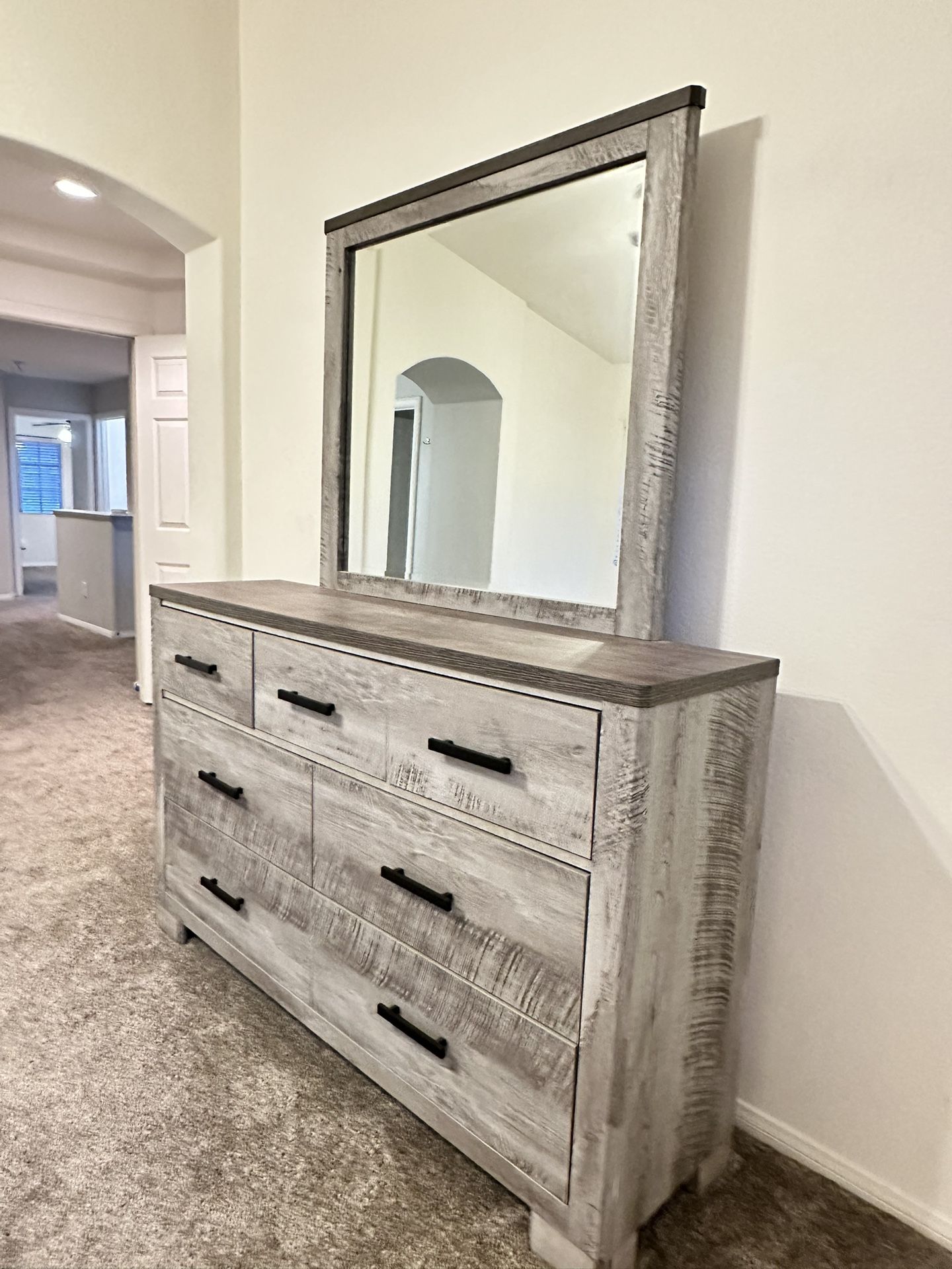 Dresser With Mirror 
