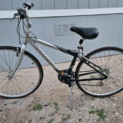 TREK 7100 BIKE