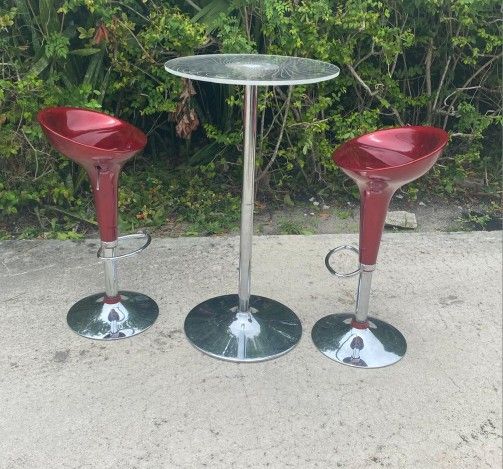 HIGH TOP STOOLS & TABLE - VERY NICE