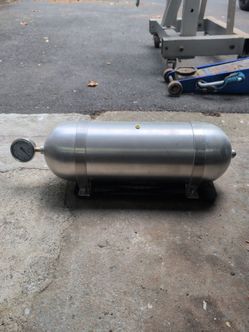 3 gallon Compressed air tank.