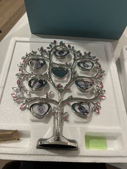 Silver heart pictures tree frame