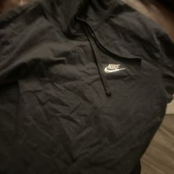 Nike Men’s Black Pullover Hoodie – Size M – Clean & Comfortable