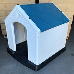 (New) $150 Extra Large Outdoor Indoor Waterproof Plastic Dog House 42”x42”x45”