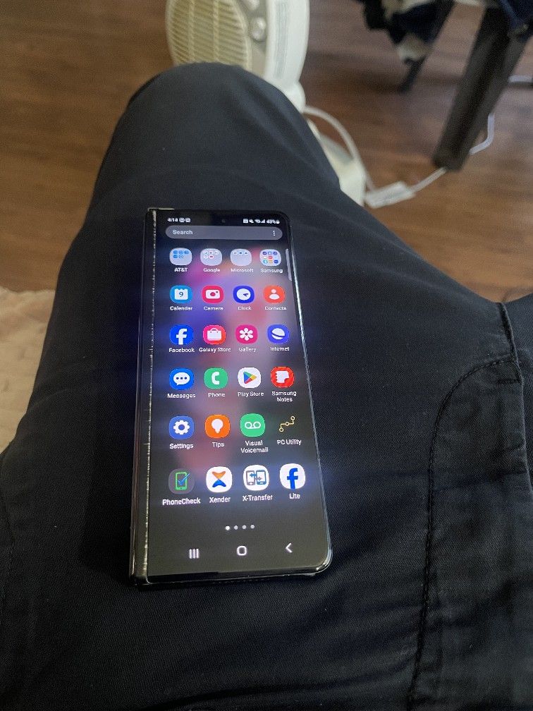Samsung Galaxy Fold3 Unlocked Cracked Screen