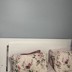 Queen Bed With Mattresses Or Without Mattresses 