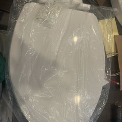 Oval Elongated Toilet Seat Brand New 2 Available.