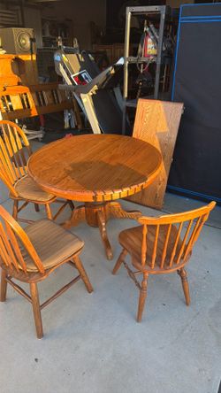 Dining table with leaf and 3 chairs