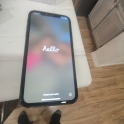 BLACK IPHONE XR FOR  PARTS WORKS 100% 
