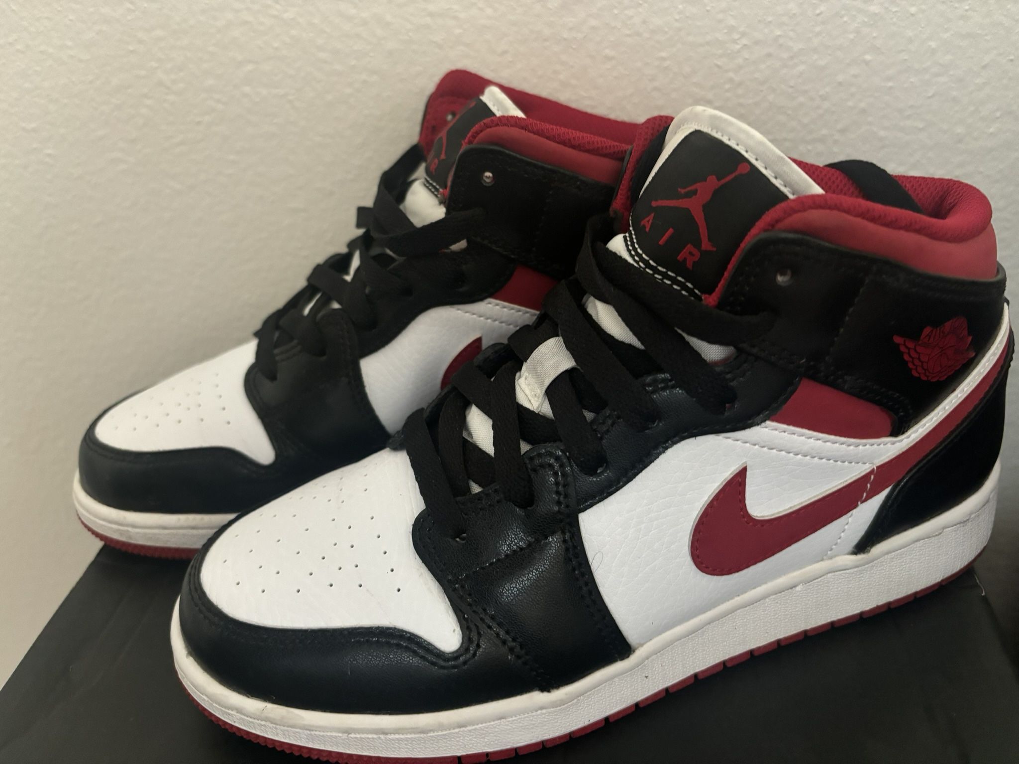 Jordan 1 Mid