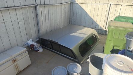 SNUG TOP CAMPER SHELL GOOD CONDITION