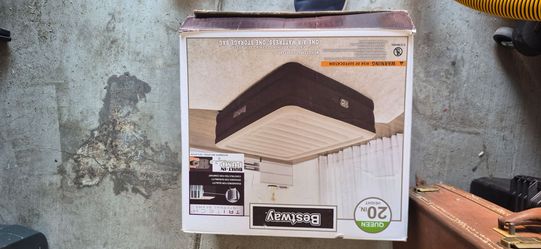Brand-New Bestway Queen size 20 inch thick air mattress
