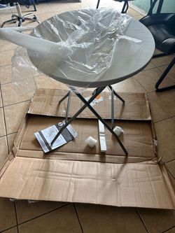 Folding table