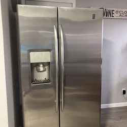 GE Profile Stainless Steel Refrigerator *Clean* 