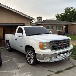 2013 GMC SIERRA 1500 4.8 LT.  V8