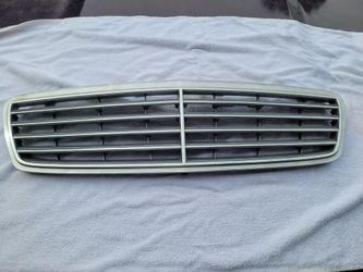 Mercedes Benz Grill