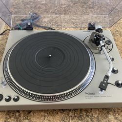 Technics SL-1600 Direct Drive Turntable - Like New & Serviced 
