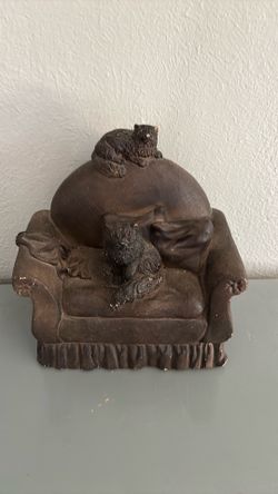Cats on the couch statue