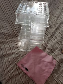 Spinning makeup tower
