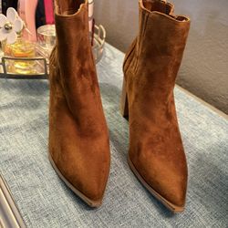 Boots Size 8.5