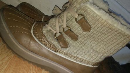 Womens boots size 8.5