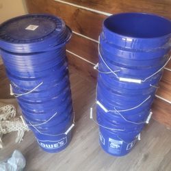 15 Lowe's Buckets and tops