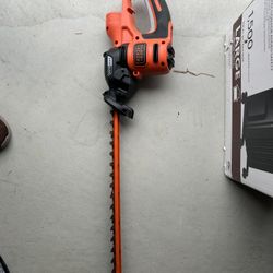 🪓 BLACK+DECKER Electric Hedge Trimmer w/ Saw Blade – Powerful & Clean Cuts!